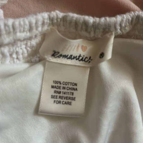 White top - Picture 2 of 2